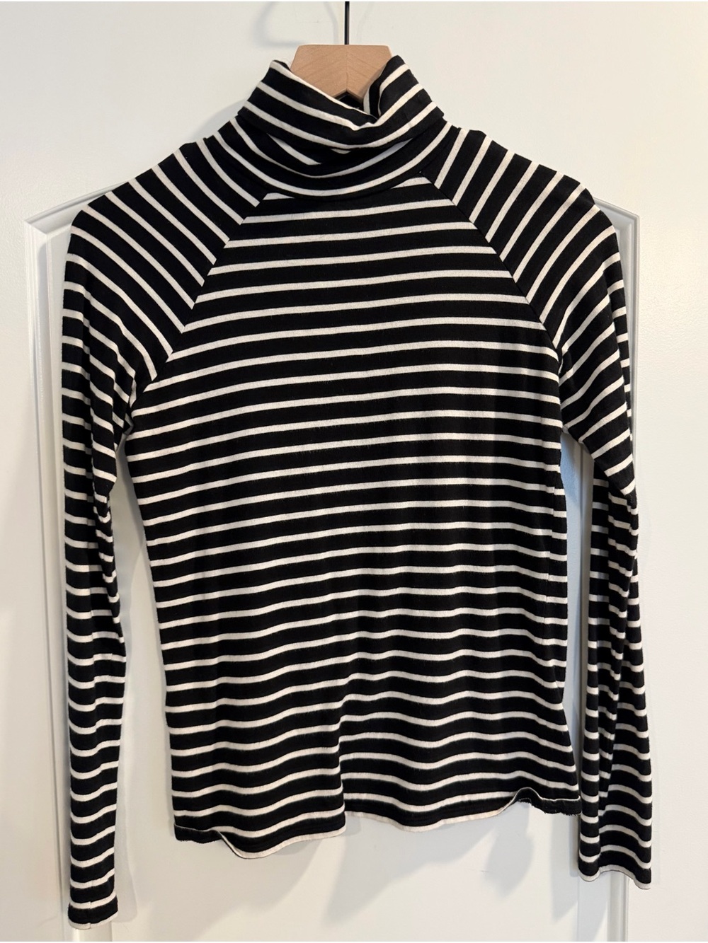 Forever 21 Black & White Striped Turtleneck Long Sleeve Top